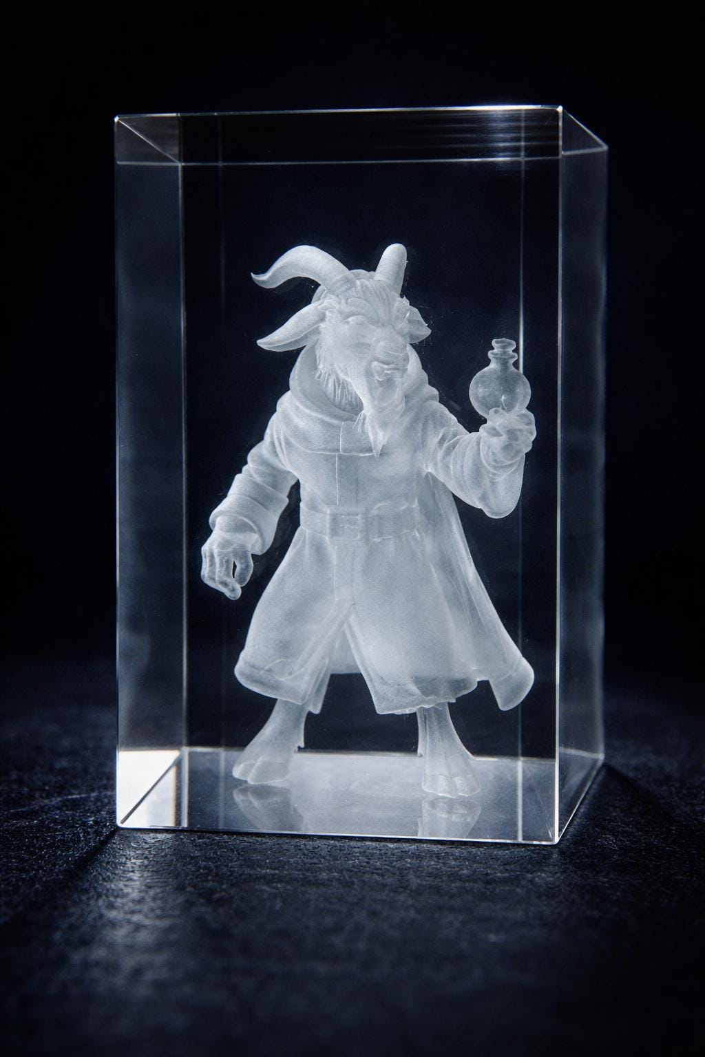 Prepotente Glass Engraved Cube – 3D Internal Laser Engraving | Dungeon Crawler Carl Collectible