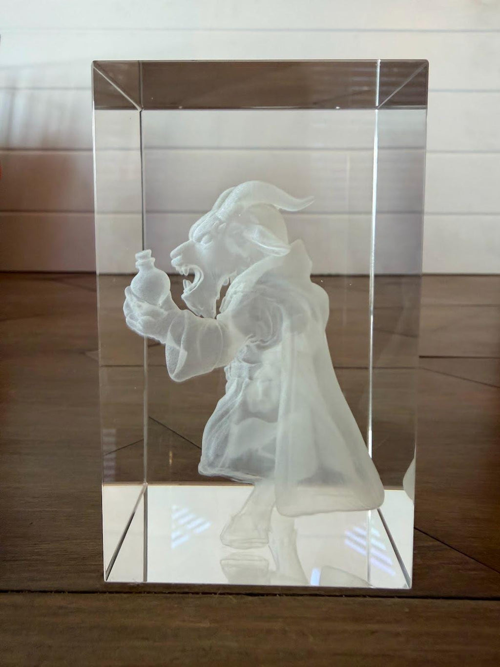Prepotente Glass Engraved Cube – 3D Internal Laser Engraving | Dungeon Crawler Carl Collectible