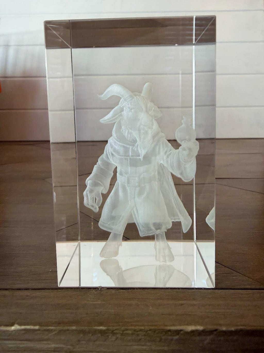 Prepotente Glass Engraved Cube – 3D Internal Laser Engraving | Dungeon Crawler Carl Collectible