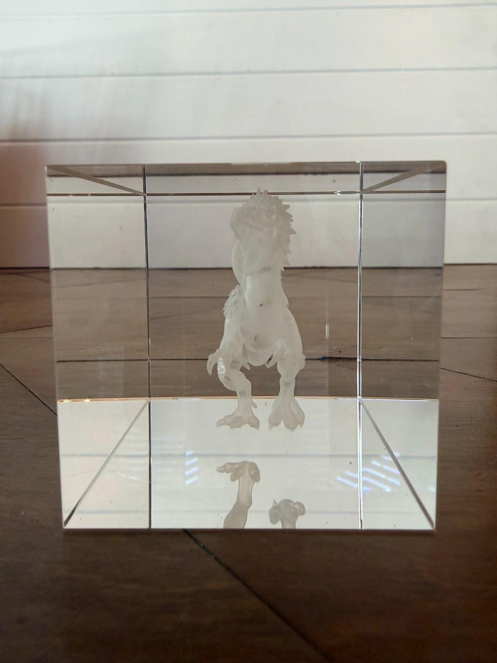 Mongo Glass Engraved Cube – 3D Internal Laser Engraving | Dungeon Crawler Carl Raptor Collectible | Nerdy Display Gift