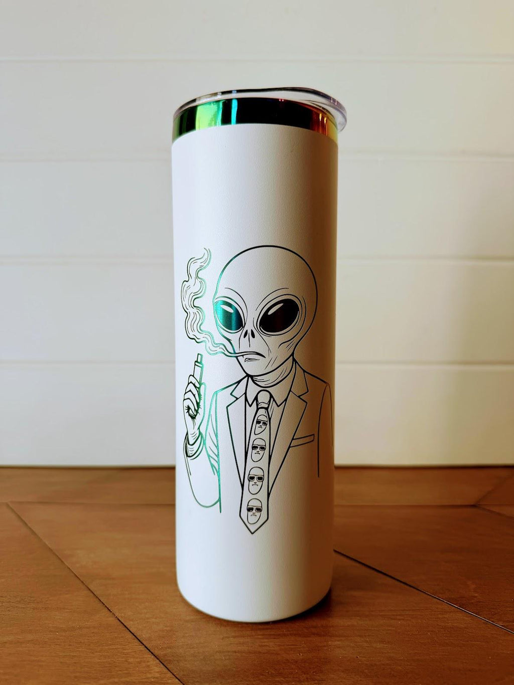 Dungeon Crawler Carl Quasar Gift Set – Alien Attorney Tumbler, Pin, Keychain